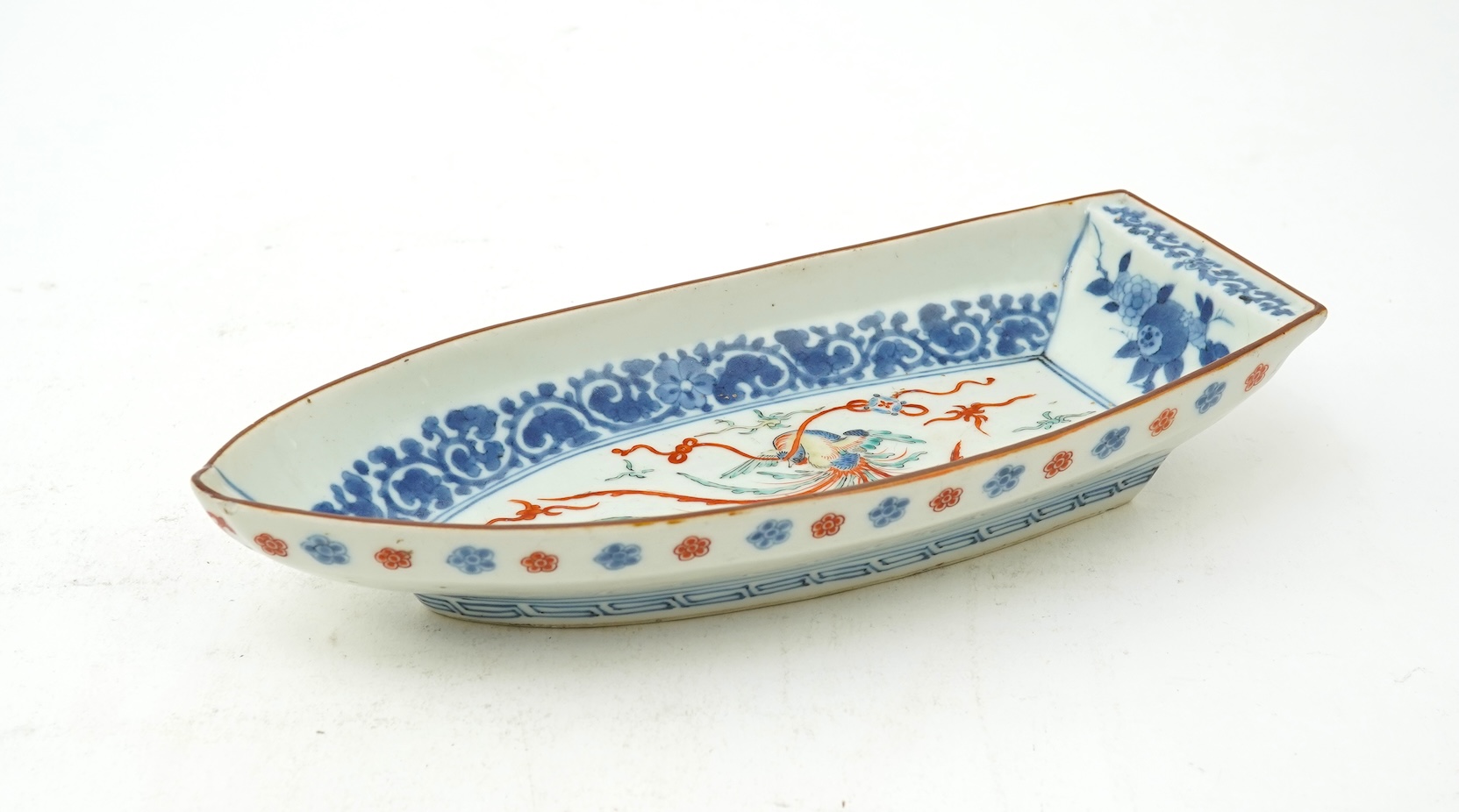 A Japanese Kakiemon style boat shaped dish, 19th century
